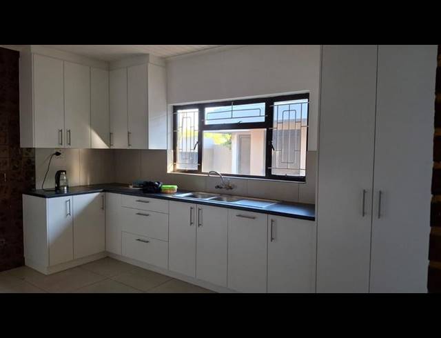 5 BEDROOM PROPERTY TO RENT IN SONEIKE